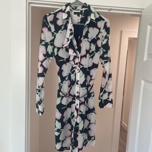 XS Banana Republic flowery shirt dress. Comes with a thin black belt.